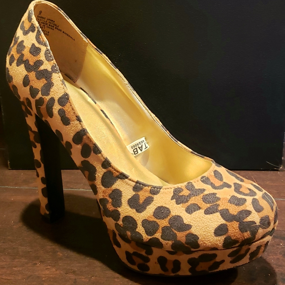 Mossimo Paisley animal print pumps size 9